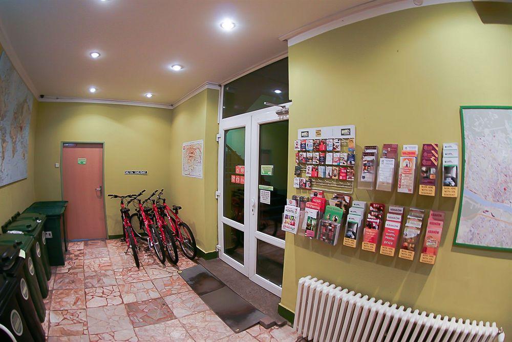 ברטיסלאבה Patio Hostel מראה חיצוני תמונה