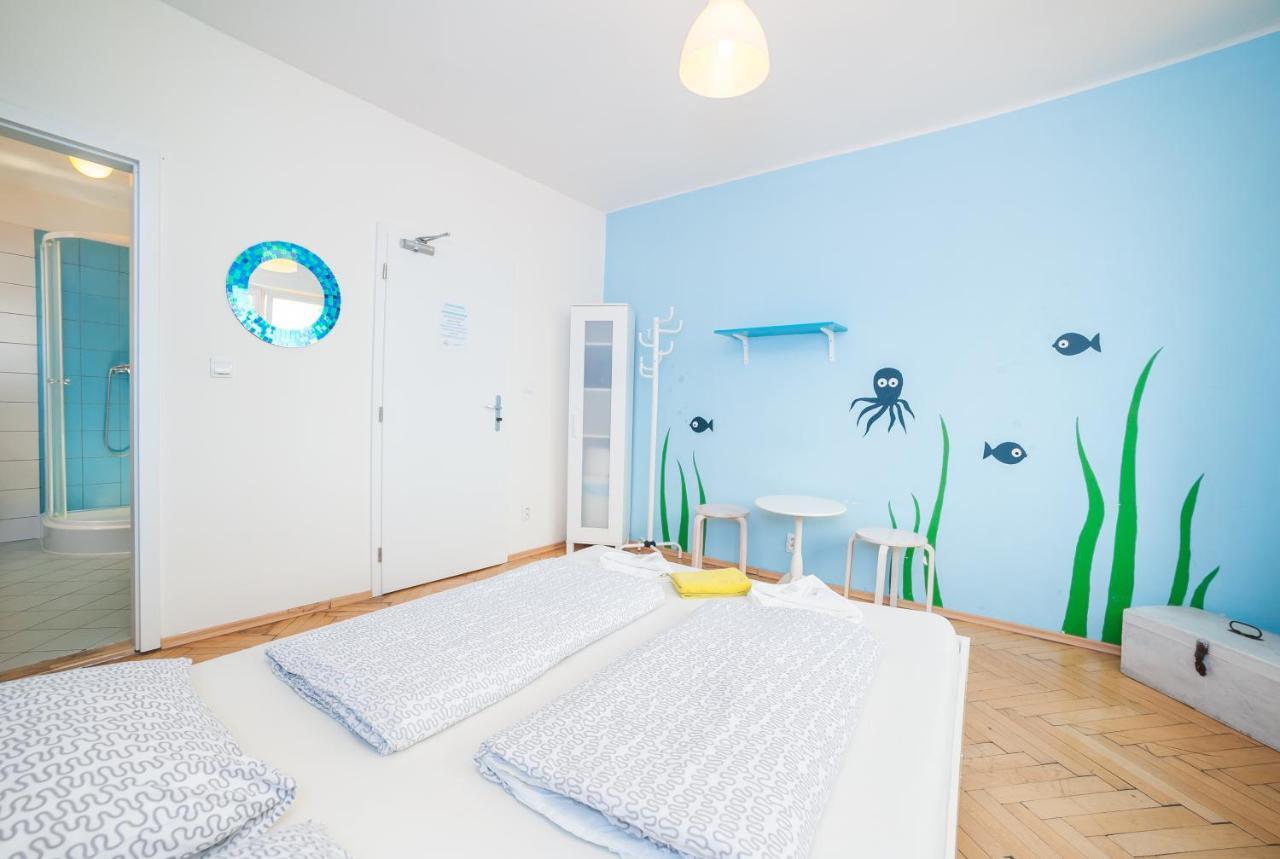 ברטיסלאבה Patio Hostel מראה חיצוני תמונה