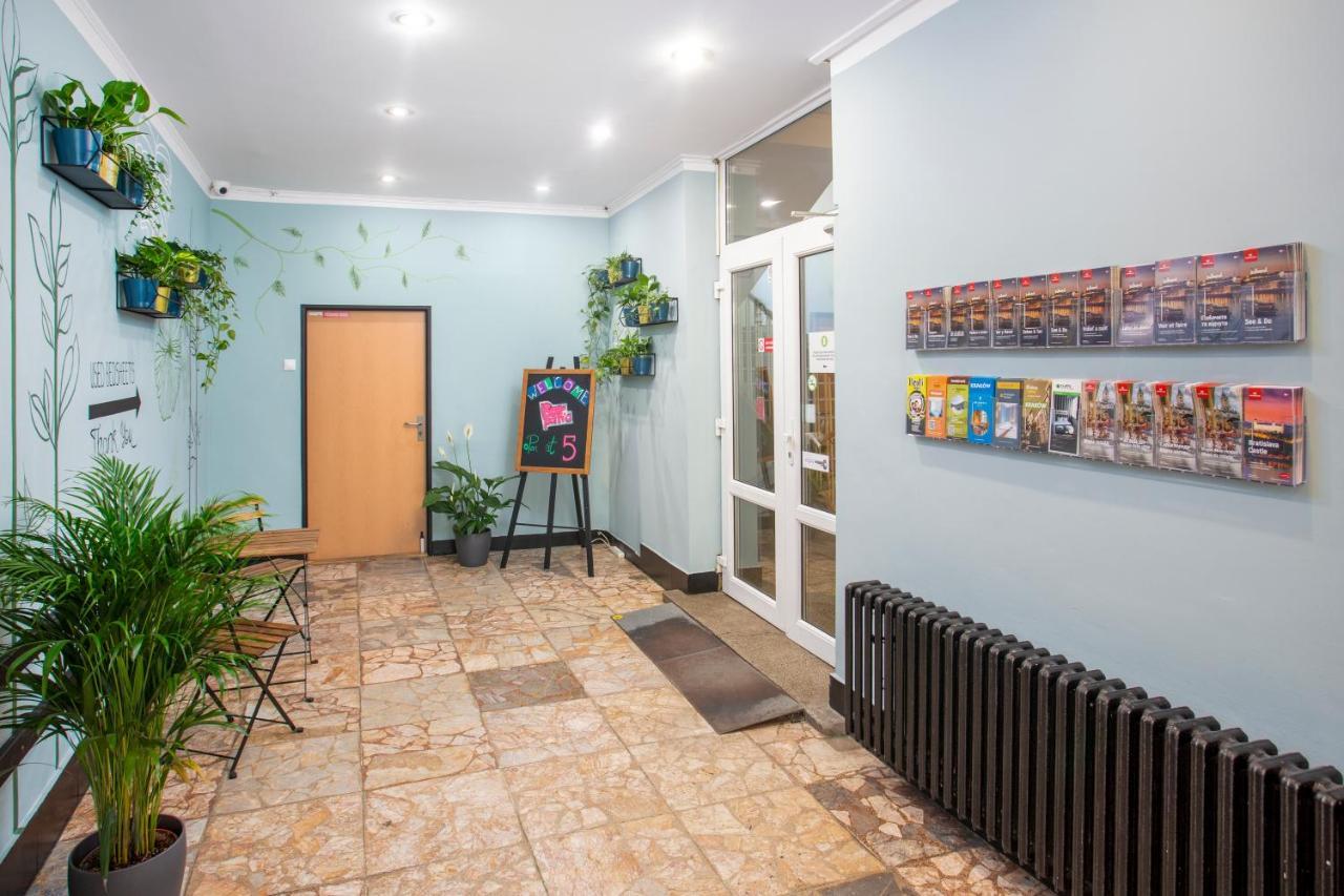 ברטיסלאבה Patio Hostel מראה חיצוני תמונה