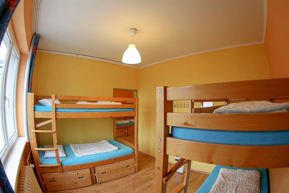 ברטיסלאבה Patio Hostel מראה חיצוני תמונה