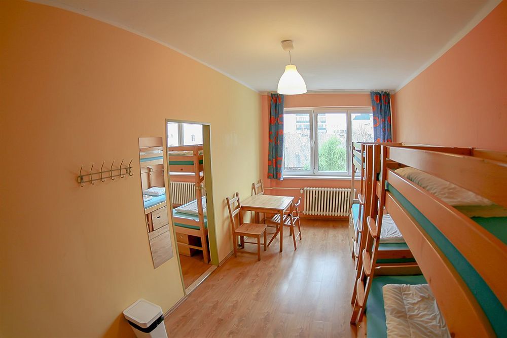 ברטיסלאבה Patio Hostel מראה חיצוני תמונה