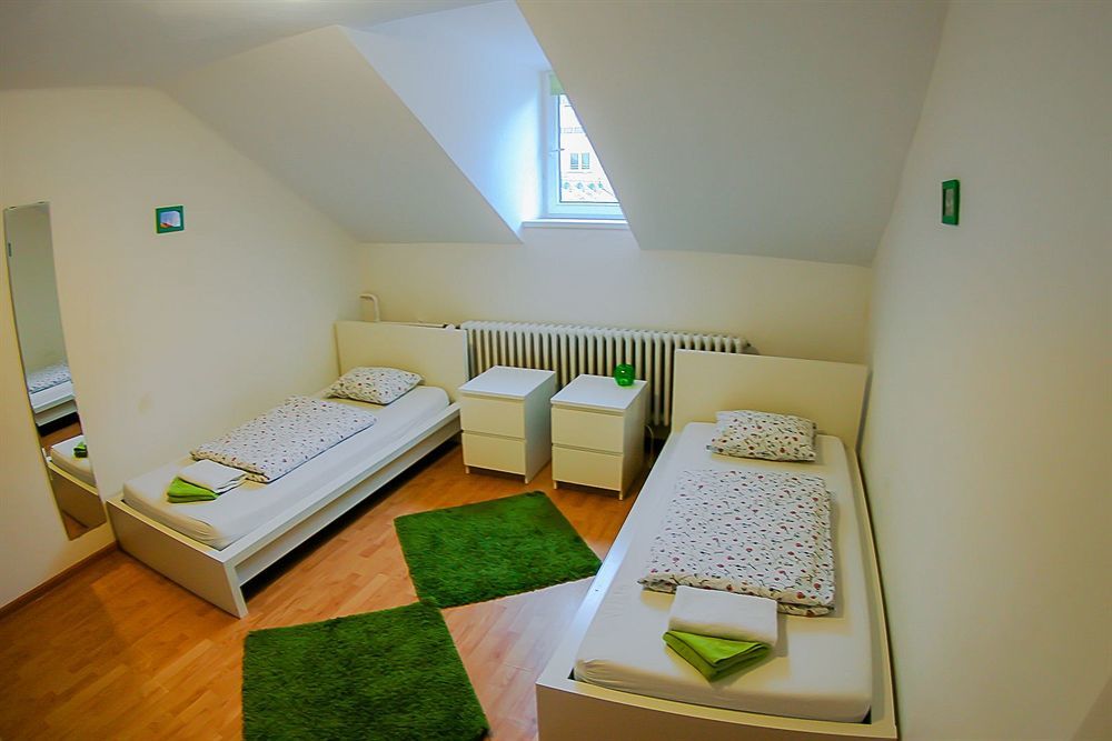 ברטיסלאבה Patio Hostel מראה חיצוני תמונה