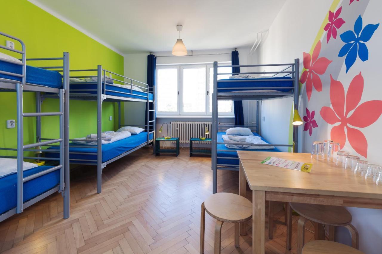 ברטיסלאבה Patio Hostel מראה חיצוני תמונה
