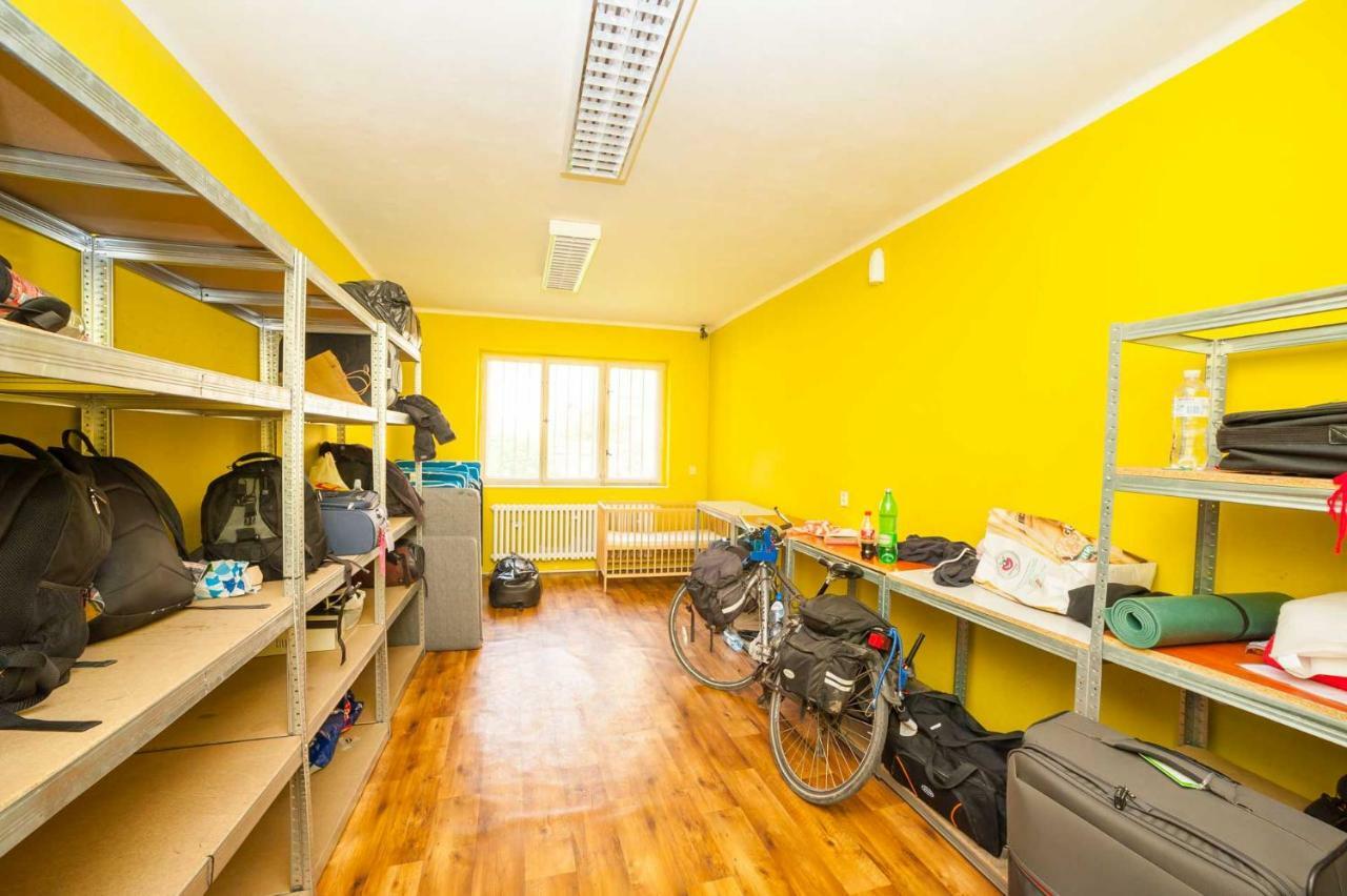 ברטיסלאבה Patio Hostel מראה חיצוני תמונה